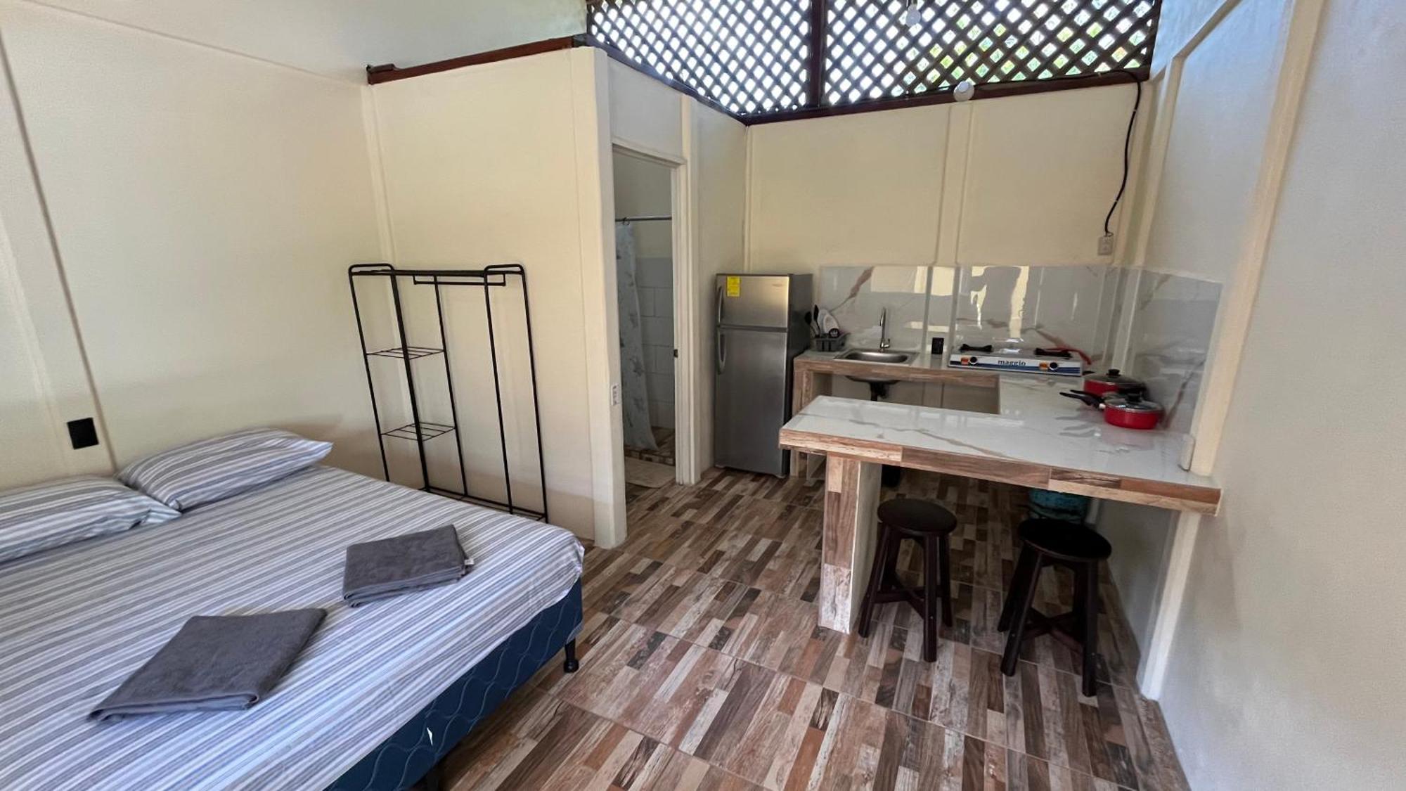 Apartamentos Sol Cahuita Eksteriør billede