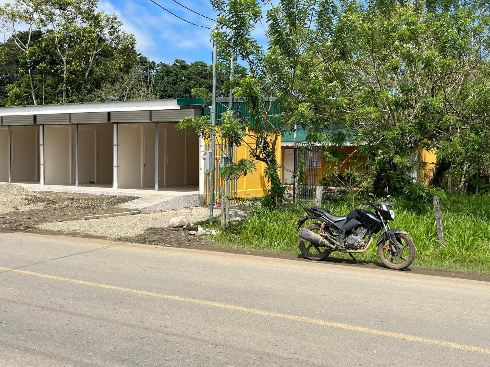 Apartamentos Sol Cahuita Eksteriør billede